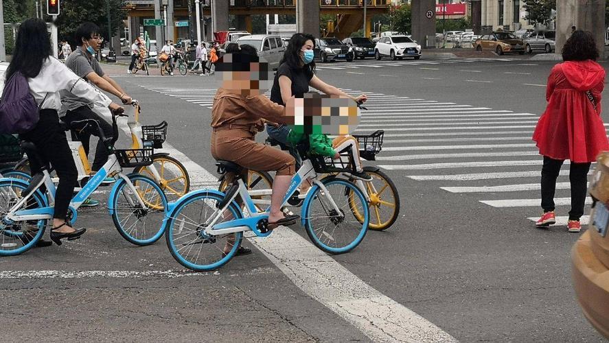 新澳天天開獎資料大全一和坐共享單車車籃摔死與共享單車摔倒